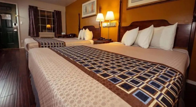 King Resort, Забронировать Курортный отель Отели Table Rock Lake с парковкой, Парковка