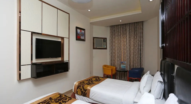 OYO 15384 Hotel New anand palace, Забронировать Отель Отели Алигарха с завтраком, Завтраки