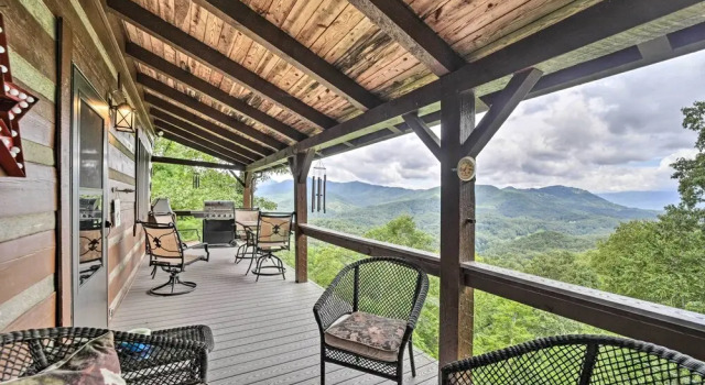 Коттедж Bryson City Cabin w/ Hot Tub ~ 10 Mi to Dtwn!