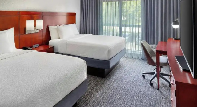 Четырёхместный номер Standard Courtyard by Marriott Fort Lauderdale City of Plantation