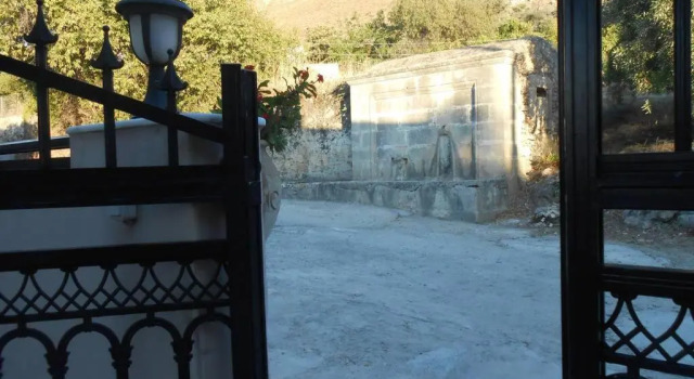 Eirinis Traditional House, Забронировать Отель Фаистос 
