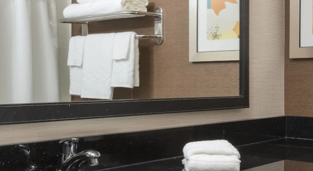 Fairfield Inn & Suites Greeley, Забронировать Отель Отели Грилей с завтраком, рядом с Bank of Colorado Arena, Завтраки