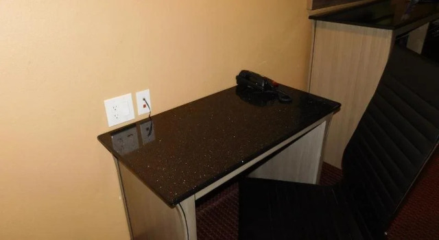 Regency Inn & Suites Beaumont, Забронировать Отель Бомонт Texas Gulf Coast, рядом с Железнодорожная станция Амтрак Бомонт