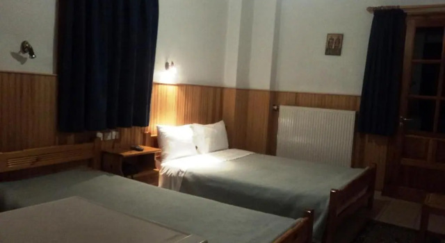 Двухместный номер Standard с балконом и с красивым видом из окна Apostolos Hotel