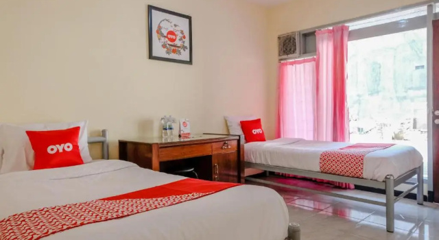 Standard Twin room RedDoorz at CBR Residence Blimbing