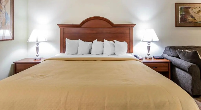 Номер Standard Quality Inn & Suites at Dollywood Lane