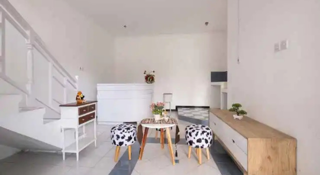 SPOT ON 2435 Roemah Hijaubiru, Book Hotel Depok 