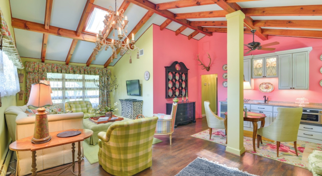 Коттедж 'La Petite Chalet' w/ Views in Blue Ridge Mtns!
