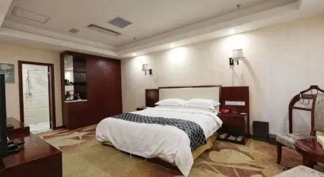 Люкс Deluxe Karamay Jiuyue Longhua Grand Hotel