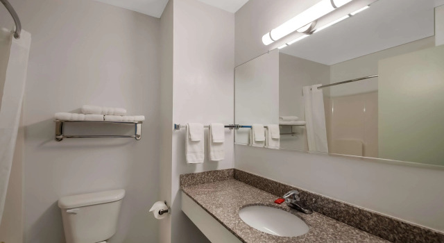 Двухместный полулюкс SureStay Plus Hotel by Best Western Berkeley Springs