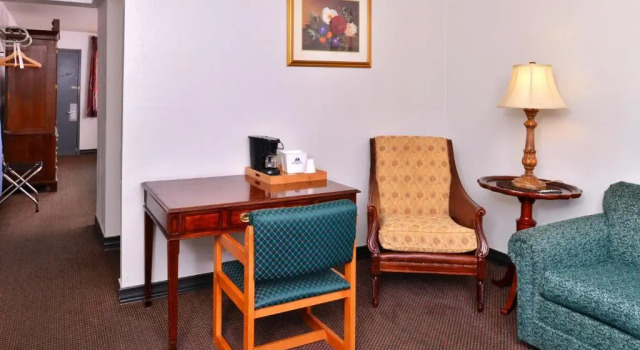 Люкс Castle Inn & Suites By OYO Chickasha