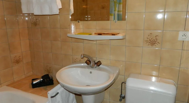 Logis Hotel Les Sapins, Забронировать Отель Монрион Порт дю Солей