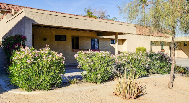 Golf Course View & Pool Access: Palm Desert Condo