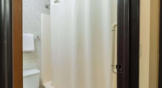 Четырёхместный номер Standard Rodeway Inn Red Wing