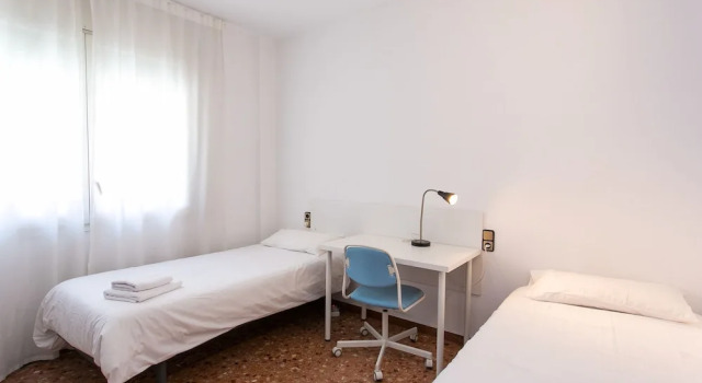 Апартаменты с 4 комнатами Spacious & Quiet 4 Bedroom Apartment