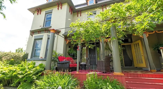 Russell Manor Bed & Breakfast, Varaa Hotelli  