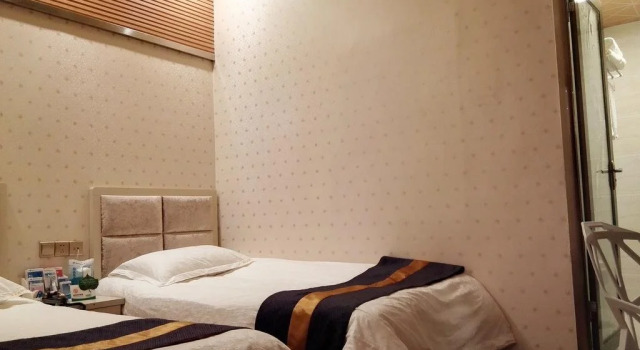 Handsome Guesthouse, Book Hotel Hotels in Yibin with Parking, Parking