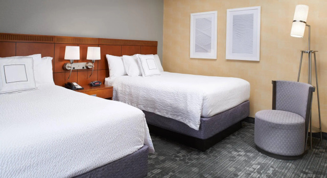 Четырёхместный люкс Courtyard by Marriott Lexington North