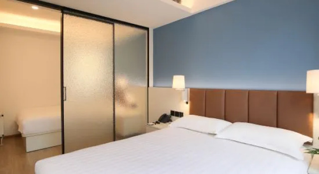 Семейный люкс Deluxe Days Inn Forbidden City Beijing