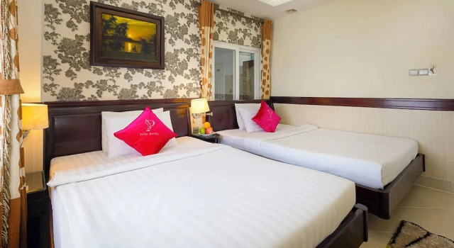 Номер Deluxe Pink Suite Saigon Airport Hotel