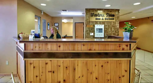 Western Skies Inn & Suites, Varaa Hotelli Los Lunas New Mexico