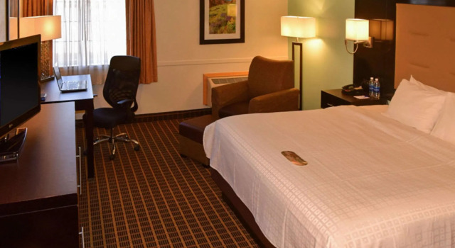 Двухместный номер Standard Four Points by Sheraton Rock Springs