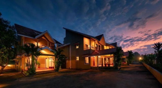 TreeHouse Blue Hotel & Villas
