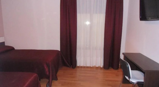 Area de Servicio Villamartín, Забронировать Отель Villamartín de la Abadía El Bierzo