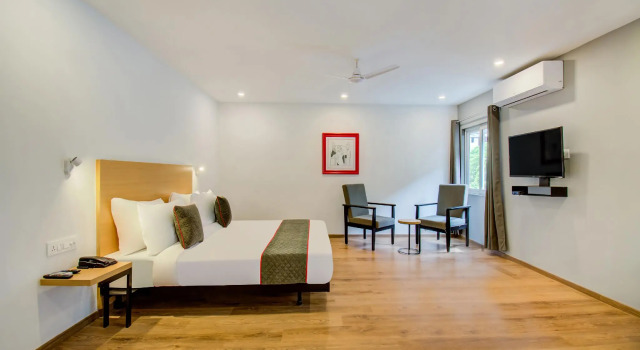 OYO Townhouse 165 Netaji Road, Rezervovat Hotel Hotely v Gujarat s parkováním, Parkování