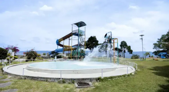 Bobocabin Patra Parapat, Toba, Rezerwuj Hotel Parapat Sumatra