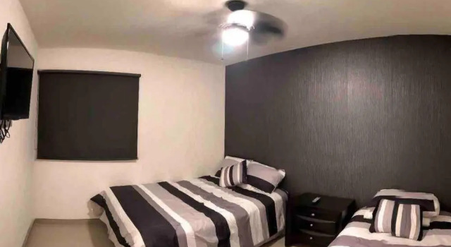 New House / VIP / 1 Block to the Beach, Prenota Hotel Hotel a Ensenada con parcheggio, Parcheggio