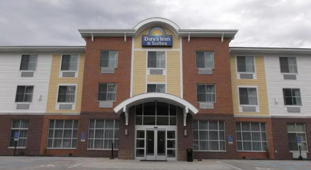 Двухместный люкс c 1 комнатой Days Inn & Suites by Wyndham Caldwell