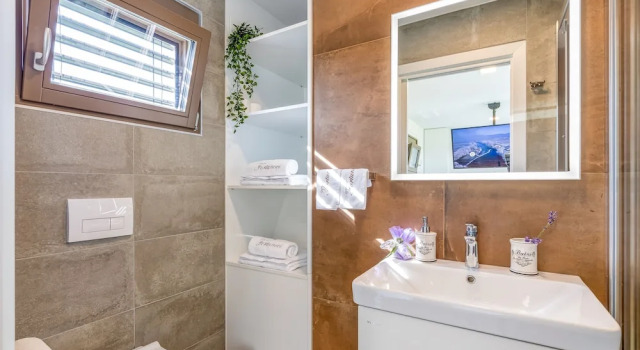 Riverside Suite Jure Private Beach, Prenota Hotel Metlika Dolenjska