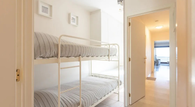 Spacious Apartment With Direct sea View, Prenota Appartamento Hotel a Flanders con parcheggio, Parcheggio