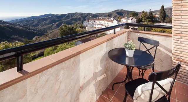 Четырёхместный номер Standard Hotel y Bungalows Balcón de Competa