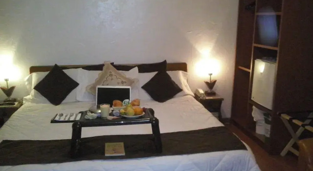 Hotel Quinta Paredes Inn, Забронировать Отель Teusaquillo Богота, рядом с CORFERIAS Bogota Convention Center