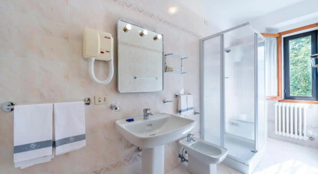 Четырёхместный номер Standard Hotel Iris