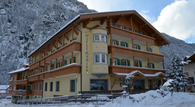 Hotel Ladina, Забронировать Отель СПА-отели Кампитело, рядом с Горнолыжный склон Кол Роделла, SPA-услуги