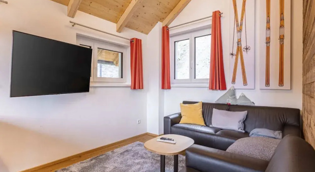 Inviting Chalet on the Ski-slope, Забронировать Шале Отели Туррахер-Хёэ с парковкой, рядом с Горнолыжный подъемник Оттифантенлифт, Парковка