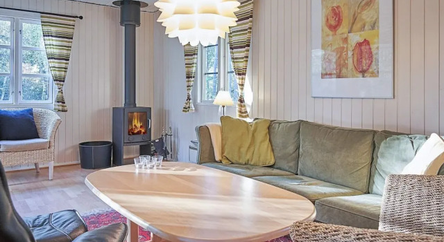 6 Person Holiday Home in Aakirkeby, Rezerwuj Hotel Hotele w Hovedstaden region z parkingiem, Parking