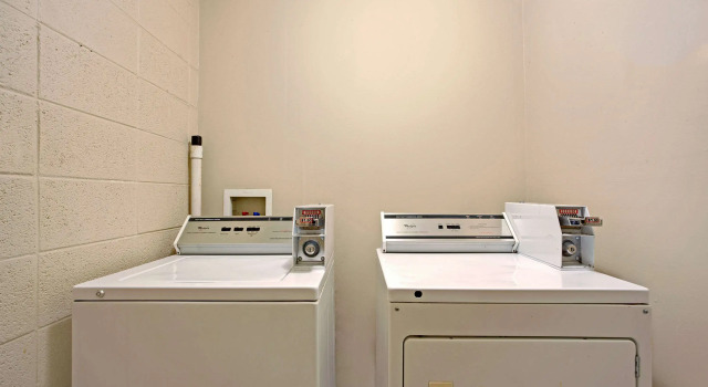 Super 8 by Wyndham Oklahoma/Frontier City