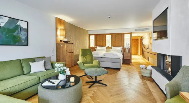Полулюкс Deluxe Hotel Deimann