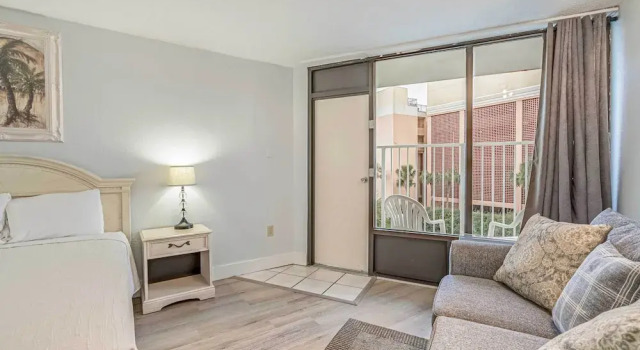Balcony & Resort Amenities at Myrtle Beach Condo!, Забронировать Курортный отель Отели Южной Каролины 3 звезды, 3*