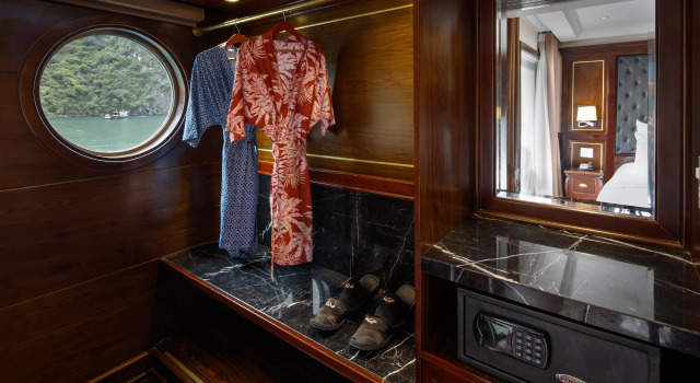 Paradise Elegance Cruise Halong, Забронировать Отель Отели Халонг с парковкой, Парковка