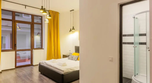 Люкс с балконом CHÂTEAU: Upscale Suites in Bucharest's Historical Center!