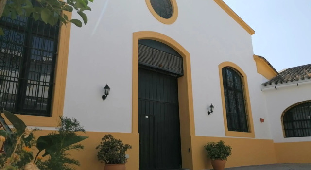 Entre Bodegas Jerez, Забронировать Отель Херес-де-ла-Фронтера Коста-де-ла-Лус, рядом с Музей Palace of Time
