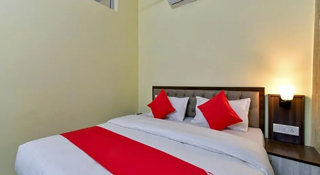 OYO 77294 Hotel Vanshil