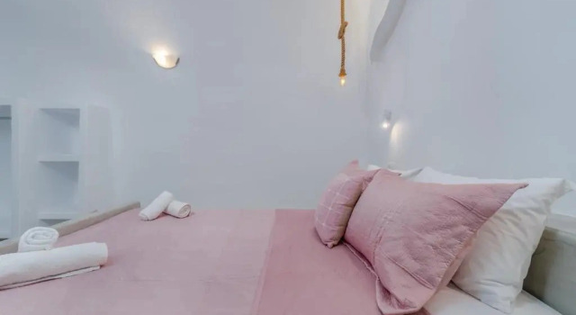 Люкс с видом на бассейн Cally Cave House