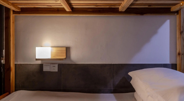 Кровать в общем номере (мужской номер) Hofang Guest House