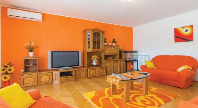 Awesome Home in Sumber With Sauna, Wifi and 7 Bedrooms